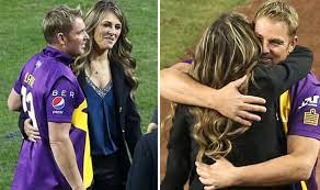 Shane warne and liz hurley kiss alot and have now reached the combined nickname status of 'shurley'. Elizabeth Hurley Embraces Ex Fiance Shane Warne During Affectionate Cricket Reunion Celebrity News Showbiz Tv Express Co Uk