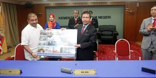 428,601 likes · 6,901 talking about this. Majlis Penyerahan Projek Di Bawah Pelaksanaan Kementerian Dalam Negeri Kdn Bersama Ksu Di Bilik Sidang Media Aras 11 Blok D1 Kompleks D Putrajaya