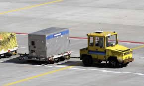 Il contrôle, à son poste de conducteur, la validité des billets. Fiche Metier Chauffeur Chargeur Logistique Aeroportuaire