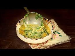 La servire se adauga mujdei de usturoi. CiorbÄƒ ArdeleneascÄƒ De Urzici Youtube Food Romanian Food Breakfast