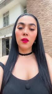 Sara Row's Instagram, Twitter & Facebook