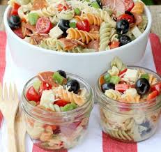 Salata de legume, rucola cu paste si sos de mustar Salata De Paste Rapida