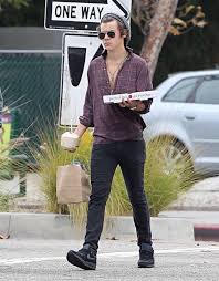 Dating back to the victorian era when, much like today, they were worn by men and women alike, they traditionally featured flat soles, rounded toes and sat just above the ankles. Harry Styles