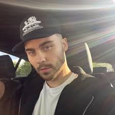 Abbey Louise Devries (@x___Abbey___x)