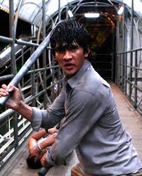 Film ini akan membuat kamu terbawa dalam sebuah alur drama tentang pencarian jati diri seorang pemuda yang bertahan hidup di ibukota. Now Streaming Merantau Gareth Evans And Iko Uwais Show The World How To Film Action