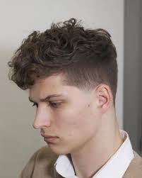 Choosing The Right Haircut For Your Face Shape Men S Hairstyles Diamond Face Shape Hairstyles Face Shape Hairstyles Diamond Face Hairstyle
