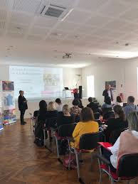 Considéré par beaucoup comme le plus beau chien du monde, le spitz nain (aussi appelé loulou de poméranie) a tout d'une peluche ! College Saint Gilbert On Twitter Enseignants Pourquoi Pas Vous Voila La Question Posee Aux Parents Des Eleves De Nos Colleges Une Reunion D Information A Eu Lieu Ce Samedi Pour Leur