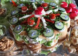 Das Auge Isst Mit 51 Kreative Ideen Fur Kalte Platten Deko Feiern Zenideen Essen Dekorationen Das Auge Isst Mit Buffet Essen