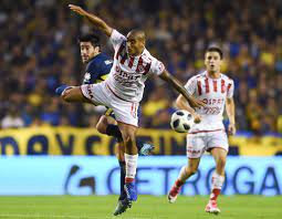 Los xeneizes se mantienen como líderes con 28 puntos. Cristian Pavon Diego Zabala Diego Zabala Photos Zimbio