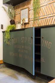 ステンシルdiyでオリジナルの玄関収納 bino bino camp 中塚組 土間玄関 土間 玄関 玄関収納 下駄箱 シューズクローク sic ステンシル タイル 観葉植物 グリーン diy おしゃれ インテリア かっ おしゃれな家 リビング アクセントクロス 下駄箱