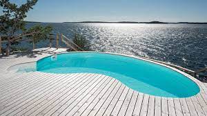 Cette piscine à l'espace multizone permet à chacun de profiter de la baignade à sa manière. Piscine Haricot Celine Le Modele Arrondi Elegant Piscines Waterair