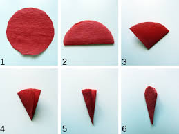 Papiers crépon noir, jaune, rouge et vert. Diy Un Anneau Fleuri Pour Le Printemps Amande Honorable