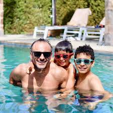 Artista de variedades watch the latest video from rui unas (@o_unas). Influencer Rui Unas Is Seen Here With His Children All Wearing Ss19 Lacoste Eyewear Lacoste Clothing Lacoste Mens Sunglasses