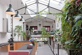 Une Maison Loft Qui S Ouvre Sur L Exterieur Deco Jardin Palettes Tendances Deco Maison Loft