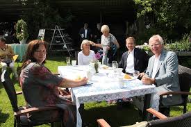 Grundstücksfläche in grundstücke & gärten. Von Grunen Daumen Und Einer Gewachsenen Gemeinschaft Aktion Offener Garten Feierte 20 Jahriges Bestehen Mit Ministerprasident Der Reporter