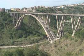 Bisantis (ponte morandi ) di catanzaro, i vigili del fuoco del comando provinciale sono intervenuti per soccorrere una persona. Dopo Il Crollo Di Genova Fa Paura Il Ponte Morandi A Catanzaro Tiscali Notizie
