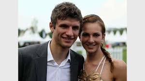 Read thomas müller from the story facts about football players by adorablehemmingss (luke ❤️) with 4,787 reads. Marcel Schmelzer Heimliche Hochzeit Des Bvb Stars Fussball Bild De