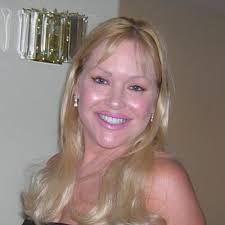 Derick Tipton's Instagram, Twitter & Facebook