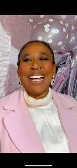 Ebony Roach's Instagram, Twitter & Facebook