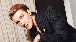 For Ewan Mitchell, a red carpet fit is “a lovely challenge”