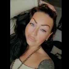 Can any one please help with 10-12 ladies clothes please size 5 or 6 shoe  thankyou as a friend of mine don't have a lot of money to spare and is  desperate