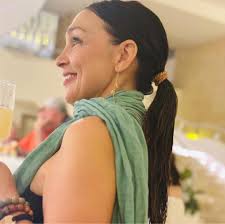 Le Dr Guillaume Collin, podiatre, est originaire de Sainte-Anne-des-Monts  en Haute-Gaspésie. Détenant un doctorat de premier cycle en médecine  podiatrique, il a complété avec succès un stage en chirurgie podiatrique,  orthopédie et