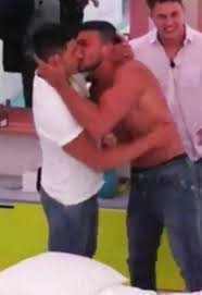 With the love island 2019 final slowing creeping up on us, tommy fury is already being touted as the season 5 winner. Love Island Fans Desperate For Tommy And Anton To Couple Up After Shock Kiss Daily Star