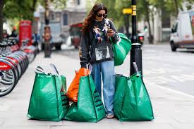 The Street Style Outside London S Massive Dover Street Market Sale Street Style Bags Cool Street Fashion Street Style