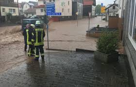 In diesen landkreisen gilt eine unwetterwarnung der stufe 4 (warnung vor extremem unwetter). Incrhiupmoslym