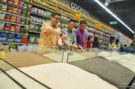 Yg ane ikutin skrg batch 2 soalnya dan yg batch 1 katanya keterima sekitar 25 org. Hypermart Renovasi Gerai Di Royal Plaza Momen Bisnis