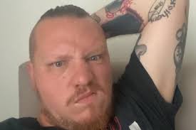 Si schianta con la moto contro un'auto e viene poi investito da un tir:  trovato il pirata della strada