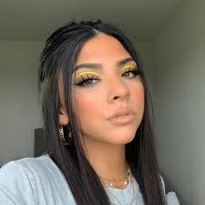 needed some vibrancy in my life ⚡️ makeup details 💛 @suvabeauty dance  party liner @sc black think brush liquid liner @lillylashes so extra Miami  dc: AMBERROSE 💸 @anastasiabeverlyhills dip brow granite jewelry- @_