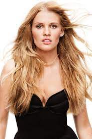 How to get more lashes with maybelline new york? Gap Toothed Models 7 Models With Gap Teeth We Love