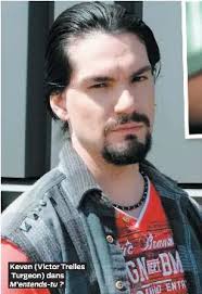 √ Pour ne pas alourdir l'ambiance du plateau, Charles-Olivier Michaud a  adopté une technique particulière avec les comédiens Ève Landry et Victor  Trelles Turgeon. « Ce sont des amis de longue date