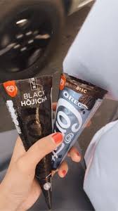 Setelah ramai dinanti masyarakat, es krim viennetta kini kembali hadir di pasaran setelah sempat viral di media sosial dengan. Emang Pas Banget Panas2 Gini Makan Es Es Krim Es Krim Cokelat Minuman Coklat Panas