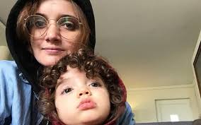 Este ano foi uma merda. Carolina Deslandes Indignada Cantora Vive Momento Dificil Com Filho Doente Vip Pt
