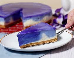 Setiap kali secret recipe tampil dengan promosi pasti anda tidak lepaskan peluang untuk membeli kek. Pekerja Secret Recipe Kongsikan 10 Kek Yang Anda Wajib Cuba