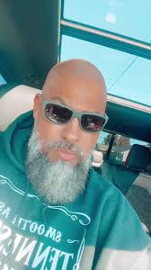 Gray Beard: Embracing the 'Experienced' Look