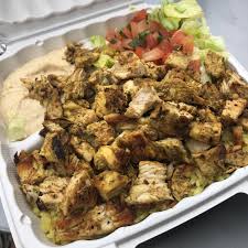 Featuring chicken shawarma and a mix of delicious middle eastern sides, this shawarma plate is so good and easy to put together. Chicken Shawarma Plate I Didn Eat The Rice Under The Chicken Tho How Much Caloriecount