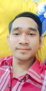 Sean Tola's Instagram, Twitter & Facebook