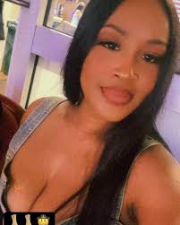 The way that she dances, Ain’t afraid to take chances, And wears her heart 