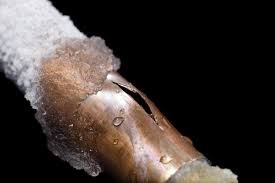 8 tips to prevent frozen pipes