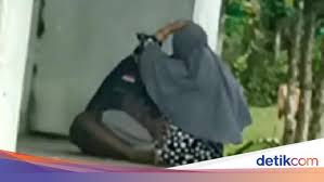 Beberapa hari sebelumnya, jumlah pengunjung hanya berkisar antara 100 hingga 200 … taman wisata alam air terjun bantimurung maros. Viral Muda Mudi Mesum Di Gerbang Wisata Bantimurung Maros Polisi Selidiki