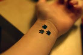 Tre kronor translates to three crowns and is sweden's heraldic national symbol with a long history. Pin On Tattoos