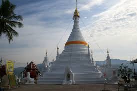 Mae Hong Son Thailand In The Cool Hills 600 Miles North Of Bangkok You Ll Find Mae Hong Son The City Of Mi City Travel Places To See