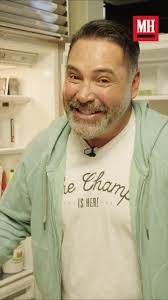 Back in his world title days, boxing icon Oscar De La Hoya focused