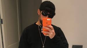 Song is perfomed by bad bunny. Bad Bunny Gives Emrata And Bella Hadid A Run For Their Money In A Navel Baring Top Vogue