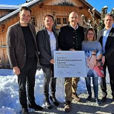 Mit 150.000 Euro: Siemens Caring Hands unterstützt Reha-Zentrum Ederhof