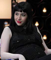 En la entrecortada conversación, ya que la comunicación no funcionaba nada bien, sucedió una charla casi paródica.natalia taddei, quien lucho en la justicia para ser reconocida. Sofia Gala Wikipedia