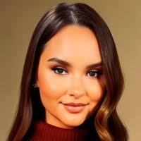 Corina Harvey's Instagram, Twitter & Facebook